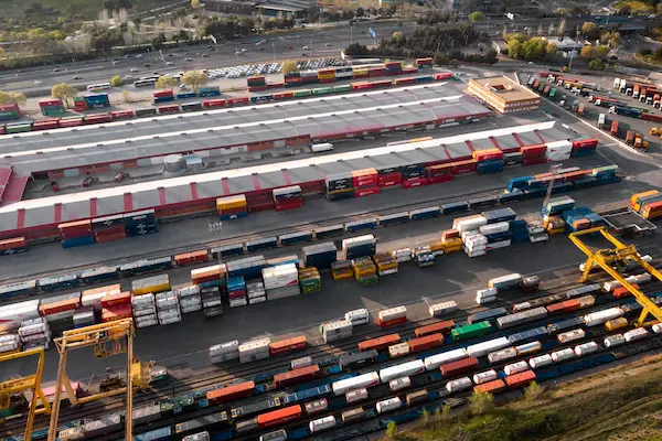 Cómo funciona una operación de transporte multimodal